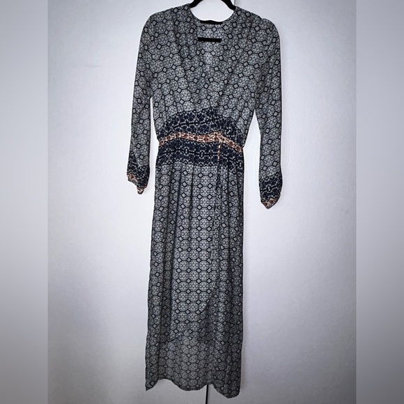 fraiche Dresses & Skirts - NWOT fraiche by j hilo long sleeve maxi dress
